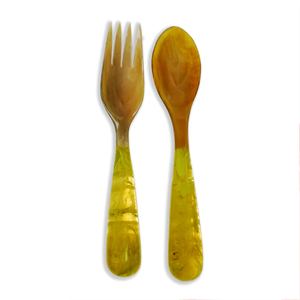 ชุดอุปกรณ์เสิร์ฟสลัดแบบรักษ์โลก 2 ชิ้น สีเขียวส้ม ด้ามจับลายคลื่น ช้อนเสิร์ฟ ปลอดภัยสำหรับเครื่องล้างจาน ผลิตจากเรซิ่น HANDICRAFT HUB - Product Image 2