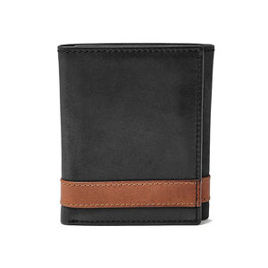 Cartera de cuero negro con acabado liso para hombre, diseñada con un bolsillo y cierre de broche seguro para máxima protección. - Product Image 6