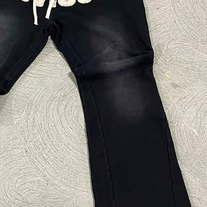 Pantalon de survêtement évasé noir pour homme, taille élastique avec cordon de serrage, imprimé lettres, style décontracté tricoté pour l'automne - Product Image 4