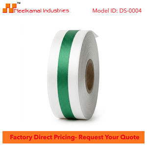 ริบบิ้นผ้าซาตินสีขาวลายเส้นสีเขียวตรงกลางขนาด 25 มม. สำหรับตกแต่งการ์ดเชิญ งานฝีมือ DIY ใช้ในงานจัดดอกไม้ และตกแต่งเสื้อผ้า - Product Image 4