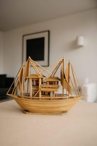 Modèle de bateau en bois décoratif, décoration côtière, bateau artisanal |   Pièce nautique artisanale pour salon, bureau, table, étagère et cadeau - Product Image 2