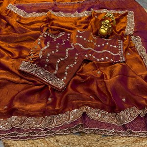 Sari en soie pure pour grandes occasions avec perles dorées, sequins, travail Cutdana et blouse cousue – Vente en gros - Product Image 6