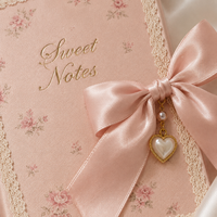 Ensemble de carnets LABON personnalisés à notes douces et florales roses avec bordure en dentelle et nœud en satin, carnet à pois avec breloque cœur pour logo personnalisé