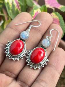 Boucles d'oreilles pendantes faites à la main en argent sterling 925 avec corail et pierre de lune, style vintage bohème, pierres précieuses du sud-ouest - Product Image 5