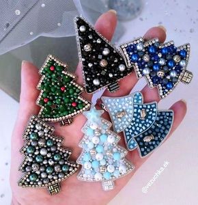 Elegante Broche Bordado a Mano con Cuentas, Pin de Moda para Abrigo, Suéter, Bufanda y Sombrero - Product Image 3