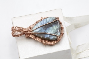 Pendentif en labradorite plaqué platine, collier en cristal de labradorite naturelle, pierre précieuse faite à la main, luxe, or, taille unique - Product Image 2