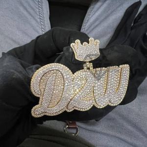 Colgante de Joyería Fina Personalizado con Letra, Nombre, Número o Logotipo, con Incrustaciones de Diamantes Moissanite Redondos, Estilo Hip Hop, Colgante de Dos Tonos - Product Image 2