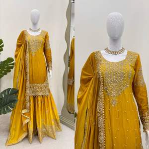 Hermoso Conjunto de Top, Pantalón y Dupatta para Fiestas Indias y Pakistaníes - Product Image 4