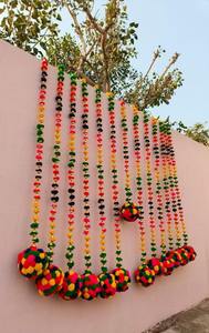 Guirlandes décoratives artisanales de boules pompons Holi - Décorations suspendues pour le festival indien Rangotsav, cabine photo, décoration intérieure et événements extérieurs - Product Image 5