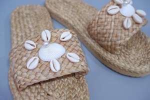 Vente en gros de pantoufles et sandales de plage artisanales écologiques en jacinthe d'eau pour femmes, pour usage hôtelier, fournisseur du Vietnam - Product Image 6