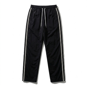 Ensemble coupe-vent streetwear haut de gamme noir et blanc à empiècements contrastants en polyester et nylon, ensemble de vêtements de sport performants OEM ODM - Product Image 4