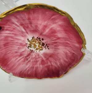 Bol décoratif artisanal en résine époxy rose moyen, design géode - Product Image 4