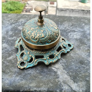 Campana de Recepción de Hotel de Latón Macizo con Acabado Antiguo y Grabado Floral Ornamental, Campana Decorativa Vintage para Oficina - Product Image 4