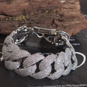 Pulsera de diamantes personalizada más vendida, en plata, para ella, elegante regalo de joyería personalizada disponible para la venta - Product Image 5