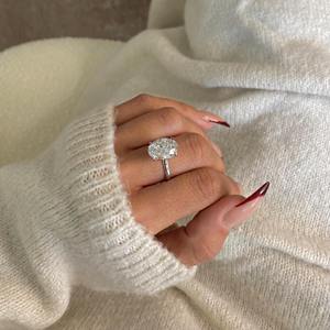 Bague solitaire en diamant ovale de 5 carats cultivé en laboratoire _ Couleur E, clarté VVS2, diamant ovale certifié IGI _ Bague de fiançailles en or 14 carats - Product Image 5