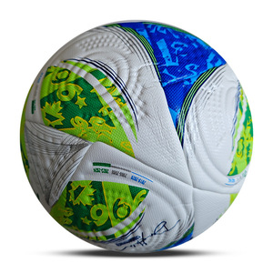 Ballon de football rouge taille adulte, chambre à air en caoutchouc écologique, conception durable pour une utilisation en intérieur et en extérieur - Product Image 4