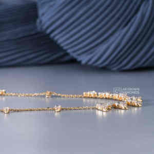 Colgante de Lujo con Moissanita de Corte Redondo en Oro Amarillo de 14K para Mujer con Veintiséis Piedras que Pesan 2.85 Quilates en Total - Product Image 5