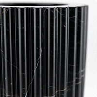 Vase en Onyx Noir Naturel Cannelé et Côtelé Fait Main, Colonne Conique en Pierre, Vase à Fleurs de Luxe pour Table Console de Salon