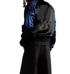 Blouson bomber en satin grande taille pour homme, couleur noire, imperméable, respirant, tissu en toile écologique, pour l'hiver et les activités de plein air. - Product Image 2