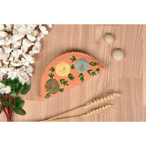 Pochette Moderne en Jute en Forme de Demi-Lune Brodé, Portefeuille Écologique et Support de Téléphone pour Femmes - Product Image 1