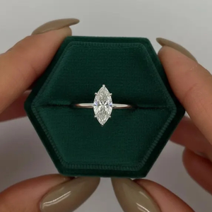 Anillo de compromiso de lujo con diamante solitario de 1 quilate, corte marquesa, cultivado en laboratorio, engaste de bisel, claridad VVS, color EF, oro de 14K con rodio. - Product Image 1