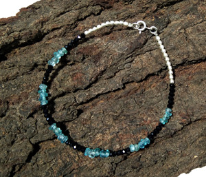 Natural Black Spinel & Apatite Bracelet, Handmade Gemstone Bracelets, Minimalist Crystal Bracelet Gemstone Adjustable Bracelet - Product Image 4