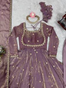 Conjunto de Vestido de Seda Fandy de Primera Calidad con Bordado de Lentejuelas, Dupatta de Diseñador, Ropa Étnica para Fiestas, Disponible a Precio de Exportación - Product Image 6