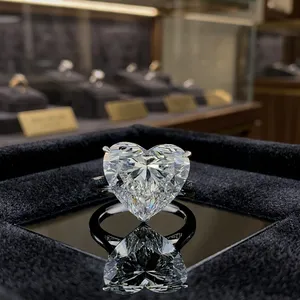 Bague de fiançailles en or 18 carats avec diamant en forme de cœur – Bijoux de mariée de luxe, design personnalisé - Product Image 4