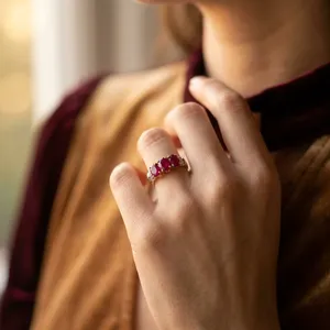 Bague de luxe raffinée pour femme en or 14 carats et rubis, idéale pour mariage, fiançailles et usage quotidien - Product Image 1