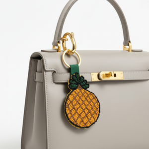 Llavero Redondo Resistente con Cuentas Rosas y Diseño de Copa de Martini para Bolsos y Llaves - Regalo para el Día Nacional y el Día de la Madre por MULTI CRAFT - Product Image 2