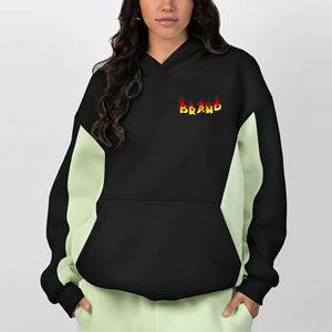 Nuevo Artículo: Sudadera con Capucha para Mujer en Bloques de Color Negro y Verde Menta con Logotipo de Llama en la Parte Delantera y Bolsillos, Prenda Casual de Otoño de Manga Larga Tejida - Product Image 1