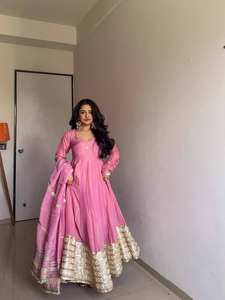 Ensemble Kurti élégant de style robe Chinon pour occasions festives avec dupatta à bordure en dentelle - Product Image 2