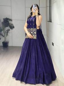 Ensemble de graduation élégant Koti Lehenga Choli avec travail de perles à l'avant et à l'arrière, style vintage uni, séchage rapide - Product Image 4