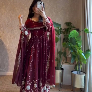 Vestidos Anarkali de Seda Fendy con Bordado de Hilo y Lentejuelas, Ropa Étnica India Moderna para Diwali, Bodas y Fiestas Tradicionales, de Secado Rápido - Product Image 1