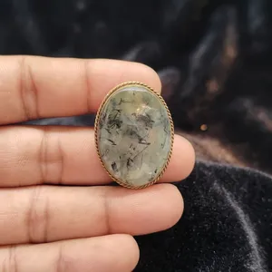 Cabochon en préhnite naturelle avec rainure en laiton |   Pierre précieuse de préhnite verte avec monture en laiton - Product Image 6