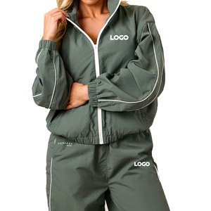 Ensemble de survêtement 3 pièces pour femme, couleur unie, avec logo personnalisé, veste coupe-vent respirante, débardeur et pantalon de jogging - Product Image 3