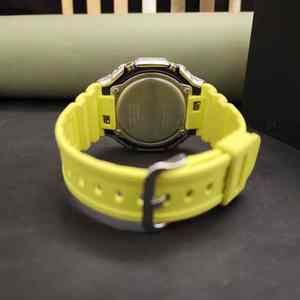 Montre élégante en acier inoxydable avec demi-diamants, collection premium, mouvement japonais à quartz de luxe - Product Image 6