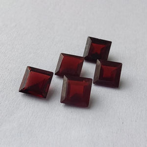 Gema de Granate Natural AAA+ con Corte Facetado y Calibrado en Forma Cuadrada |   Piedras Sueltas para Joyería, Disponibles en Todos los Tamaños - Product Image 2