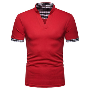 Camisa de Manga Corta Tejida Roja para Hombre, Diseño con Patrón Geométrico, Estilo Deportivo Casual, Cuello en V, 100% Poliéster Transpirable - Product Image 1