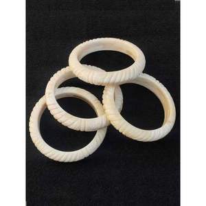 Bracelets élégants pour femmes en résine et en bois, artisanat en bambou et en bois - Product Image 2