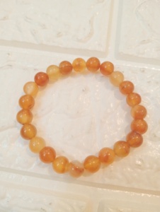 กำไลข้อมือลูกปัดดีไซน์มุกเทียมวินเทจ SM-8 จาก Amaira Jewels สำหรับผู้หญิง ชุบโรเดียมเทียม เหมาะเป็นของขวัญงานแต่งงาน - Product Image 2