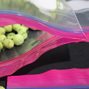 Sac alimentaire à double fermeture éclair recyclé pour un emballage alimentaire écologique offrant une fermeture fiable et une utilisation réutilisable - Product Image 4