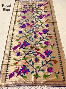 Dupatta Love Bird avec motif lotus sur toute la surface, tissu en soie Jari doux, collection de vêtements traditionnels pour mariage et fêtes - Product Image 6