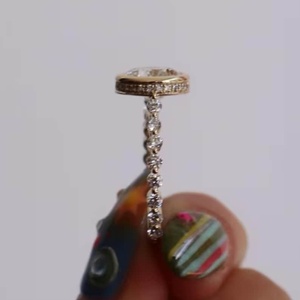 Bague solitaire authentique en or massif 14 carats avec halo de diamants ronds VS1 de 2,00 carats, cultivés en laboratoire, pour fiançailles éternelles, surprise pour elle - Product Image 4