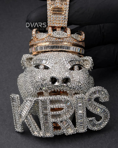Pendentif Lettre Personnalisée Grosse et Sertie de Diamants, Bijou Bling Bling pour Homme, Pendentif Prénom Personnalisé en Moissanite Baguette avec Ours - Product Image 2