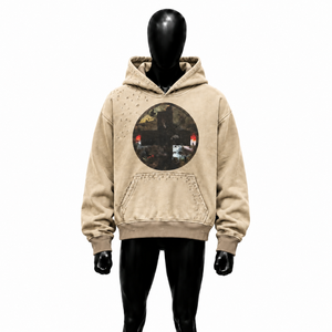 Sweat à capuche oversize beige délavé pour homme, imprimé graphique vieilli, style streetwear, tenue quotidienne d'automne, coton premium, élégant et confortable - Product Image 1