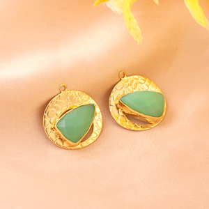 Par de Pendientes de Calcedonia Crisolita con Corte Trillón, de Latón Sólido con Baño de Oro de 18k, Componente de Joyería Hecho a Mano, Minimalista, con un Solo Engaste - Product Image 2