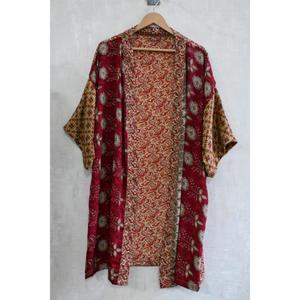 Kimono Largo Vintage de Seda con Parches, Estilo Boho |   Túnica Única en su Tipo - Product Image 1