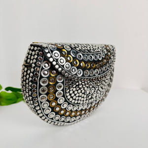 กระเป๋าคลัทช์ทรงโบราณ กรอบอะลูมิเนียมขัดเงา ดีไซน์ทันสมัย สีทองเงิน ลายจุด สำหรับงานกลางคืน เหมาะสำหรับเจ้าสาว - Product Image 6