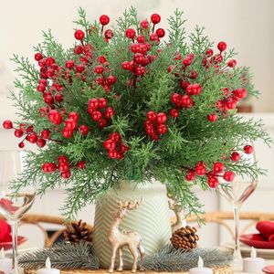 Ghirlande e Corone Natalizie con Fiori Artificiali e Steli di Bacche Rosse - Product Image 1